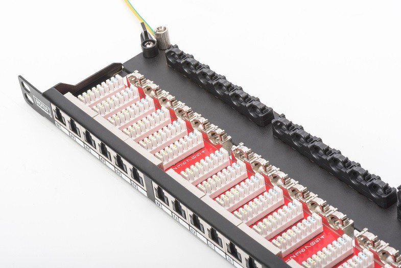 pach-panel-24-porta-ftp-cat6-slim-assmann Пач панел 24 порта FTP Cat.6 SLIM, Assmann, - Image 1
